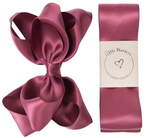 Little Wonders Dåbsbånd Bellis Silke Satin Bordeaux
