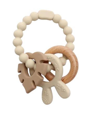Biderangle   Silikone Med Blad  Kaninøre Og Træ Vedhæng  Beige