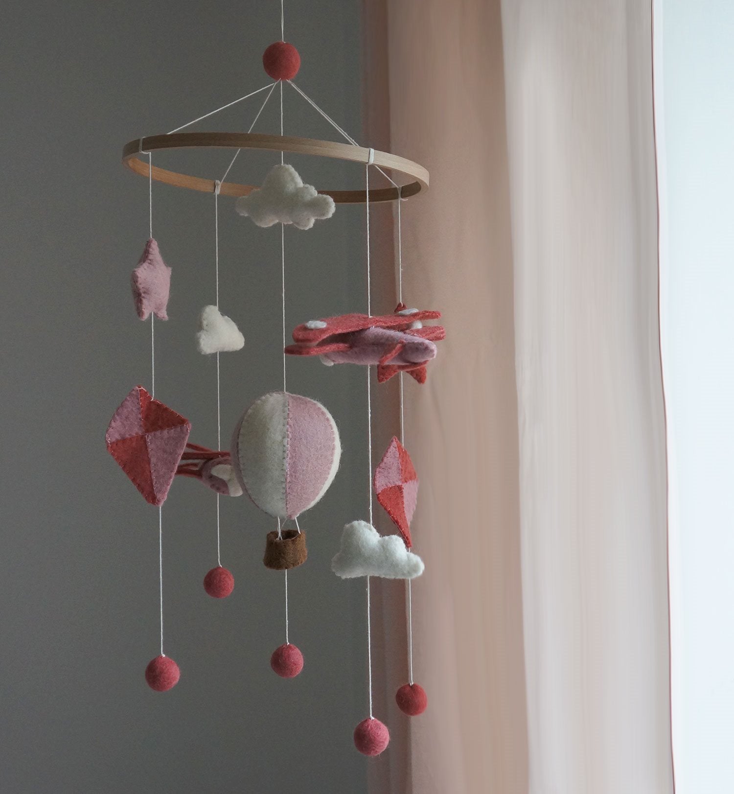 Gamcha Uro Med Flyvemaskine  Drager Og Luftballon Koral