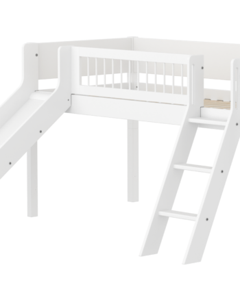 Flexa White Halvhøj Seng 120 Cm Med Rutchebane  Skrå Stige Og Crossbar Sengehest 90x200 Cm Hvid