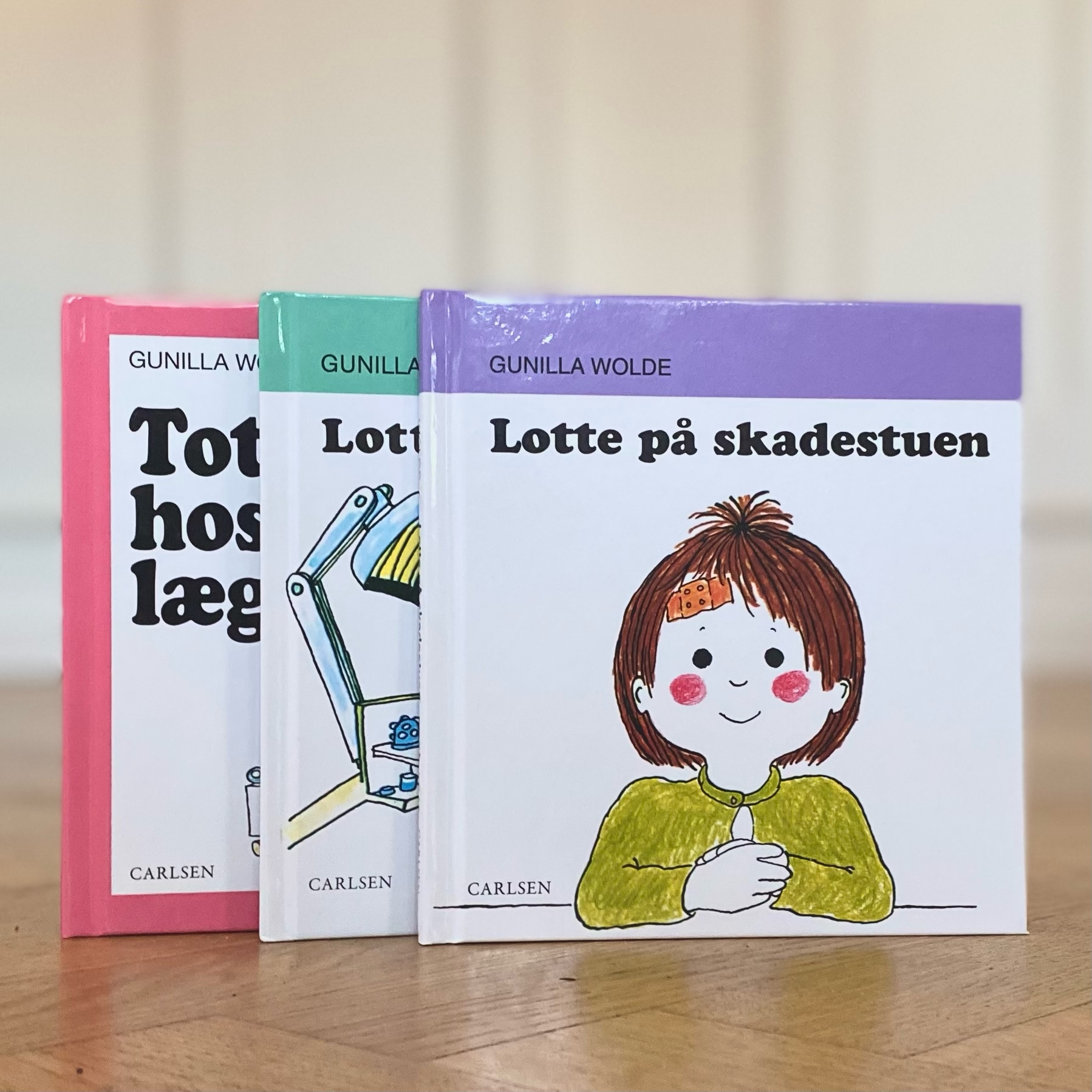 Totte Og Lotte Sæt Af   Bøger Om Lægen Og Tandlægen